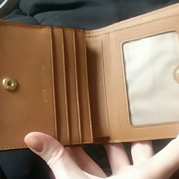 Micheal kors wallet - Picture 2 of 3